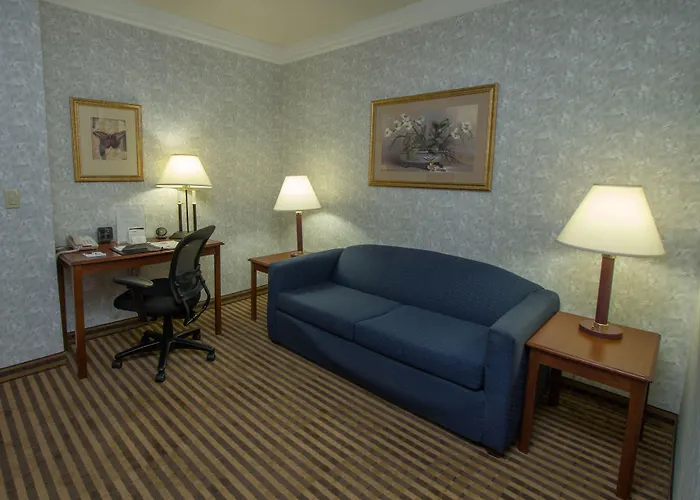 Comfort Suites Visalia - Convention Center