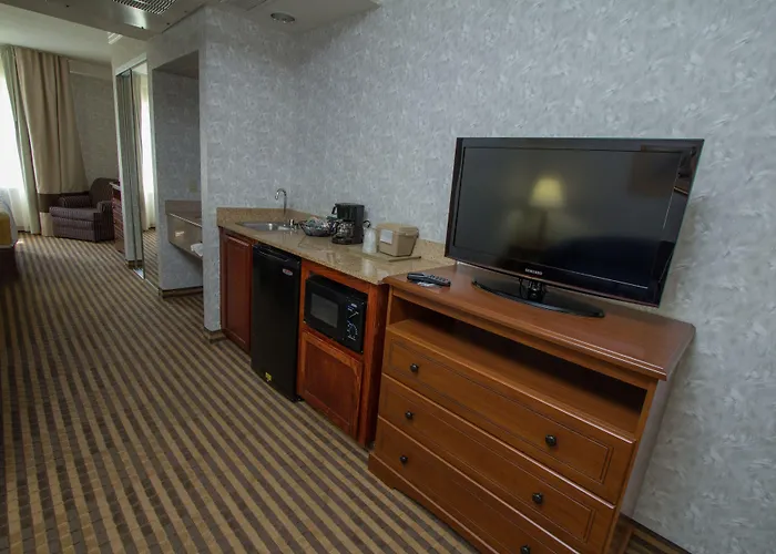 Comfort Suites Visalia - Convention Center